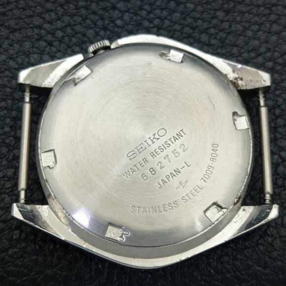 Vintage 1984 Seiko Automatic Mens Silver Watch W/daydate & Green accents - Picture 8 of 8